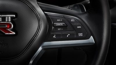 Nissan GT-R steering wheel bluetooth controls